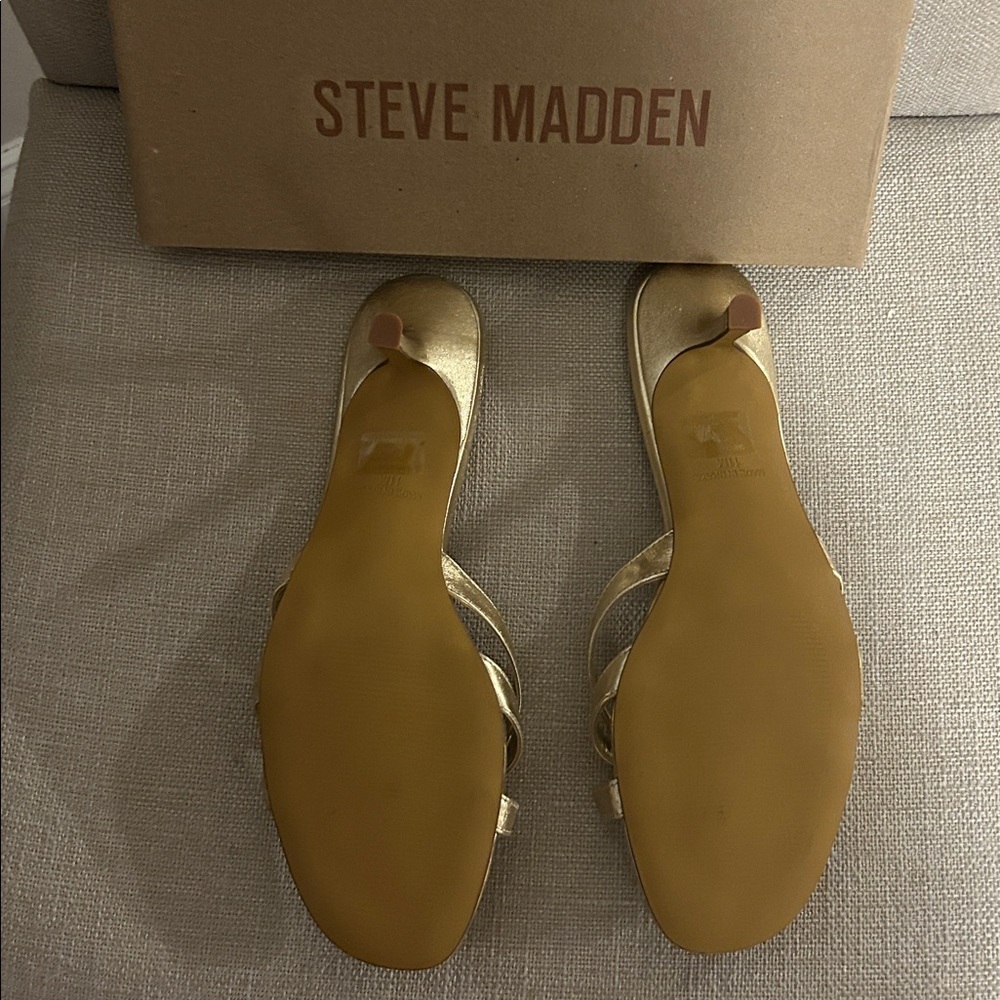 Steve Madden Gold Leather Sandsl - Picture 3 of 5